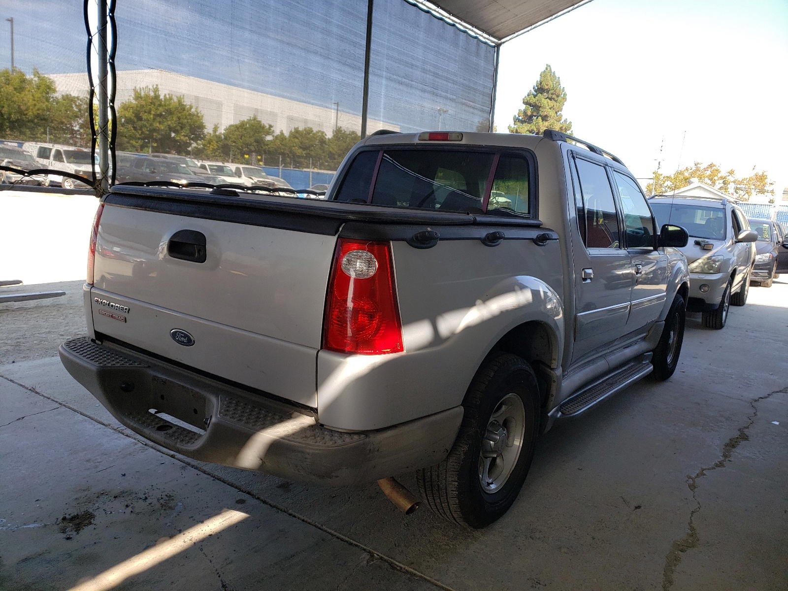 Photo 4 from auction – 2002 FORD EXPLORER S with VIN 1FMZU67E82UA99111