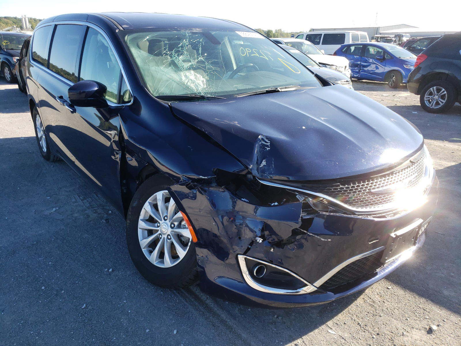 CHRYSLER PACIFICA T 2019 with VIN 2C4RC1FGXKR550369 - Photo from auction