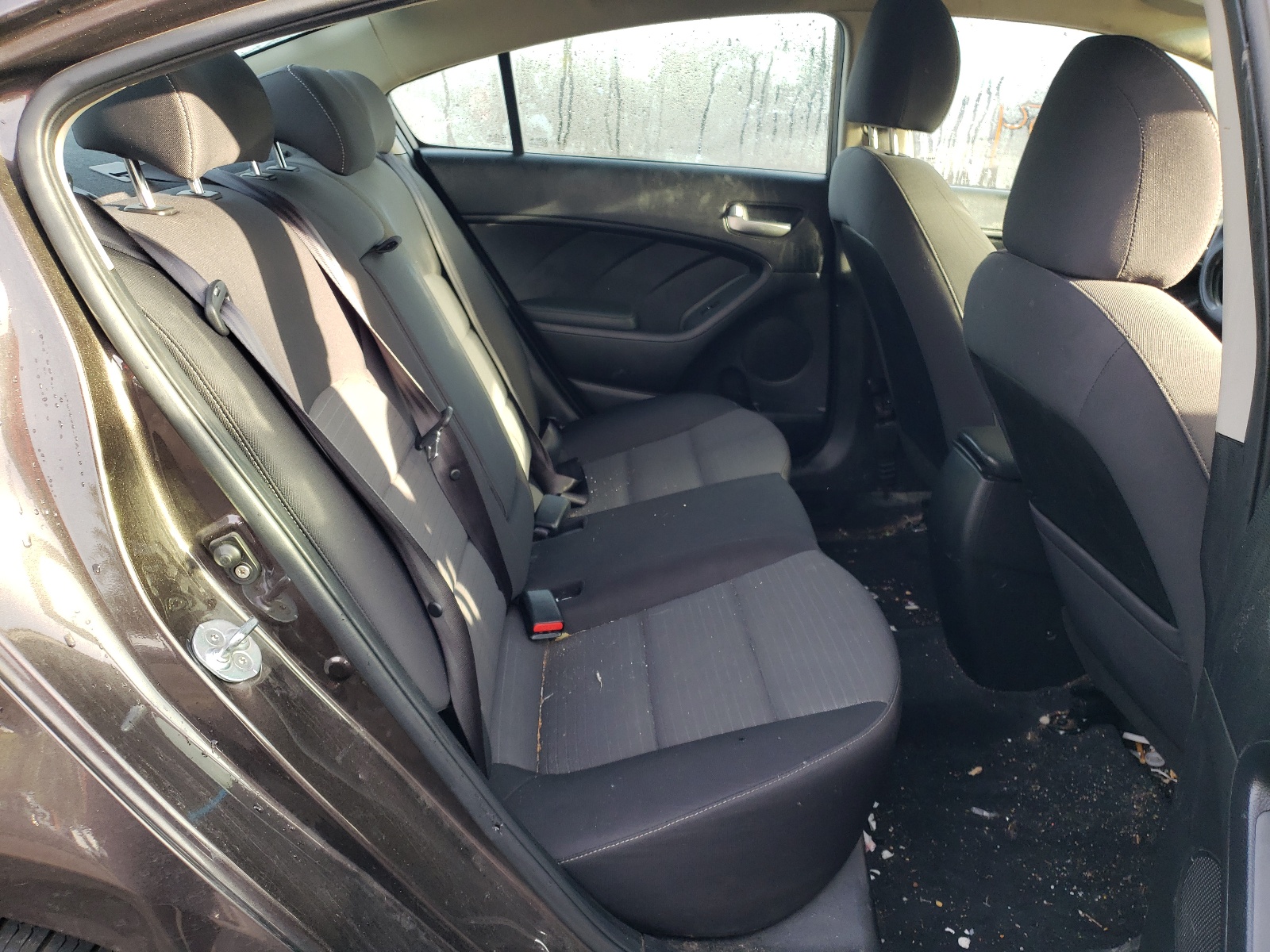Photo 6 from auction – 2017 KIA FORTE LX with VIN 3KPFL4A79HE107054