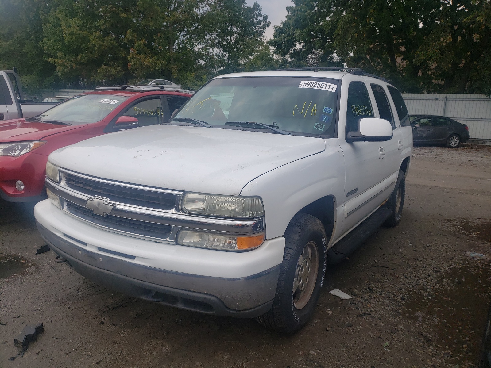 Photo 2 from auction – 2002 CHEVROLET TAHOE with VIN 1GNEK13ZX2J242587