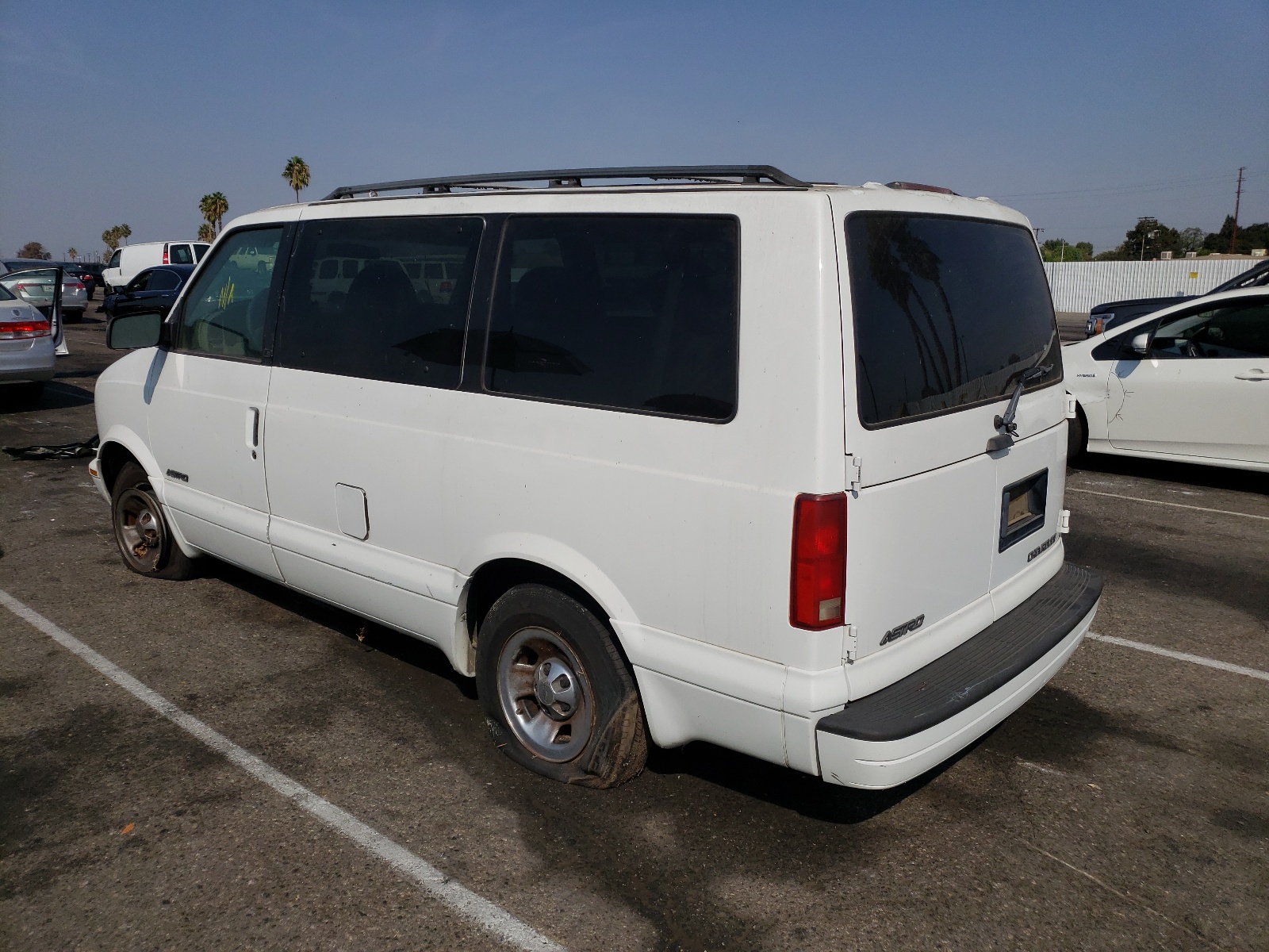 Photo 3 from auction – 2001 CHEVROLET ASTRO with VIN 1GNDM19WX1B144770