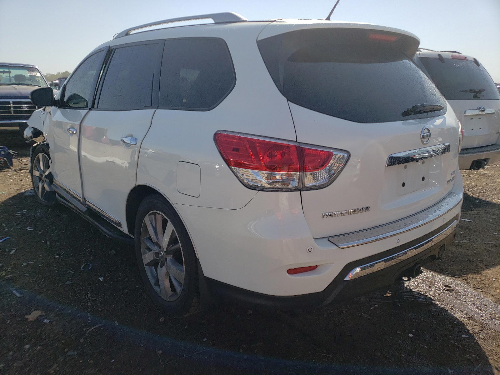 Photo 3 from auction – 2014 NISSAN PATHFINDER with VIN 5N1AR2MM3EC683932