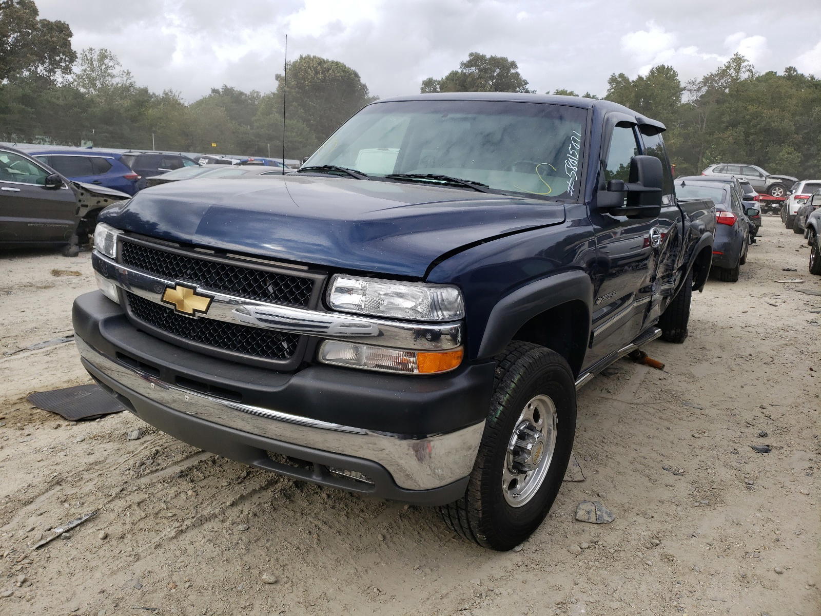 Photo 2 from auction – 2001 CHEVROLET SILVERADO with VIN 1GCHC29U61E235549