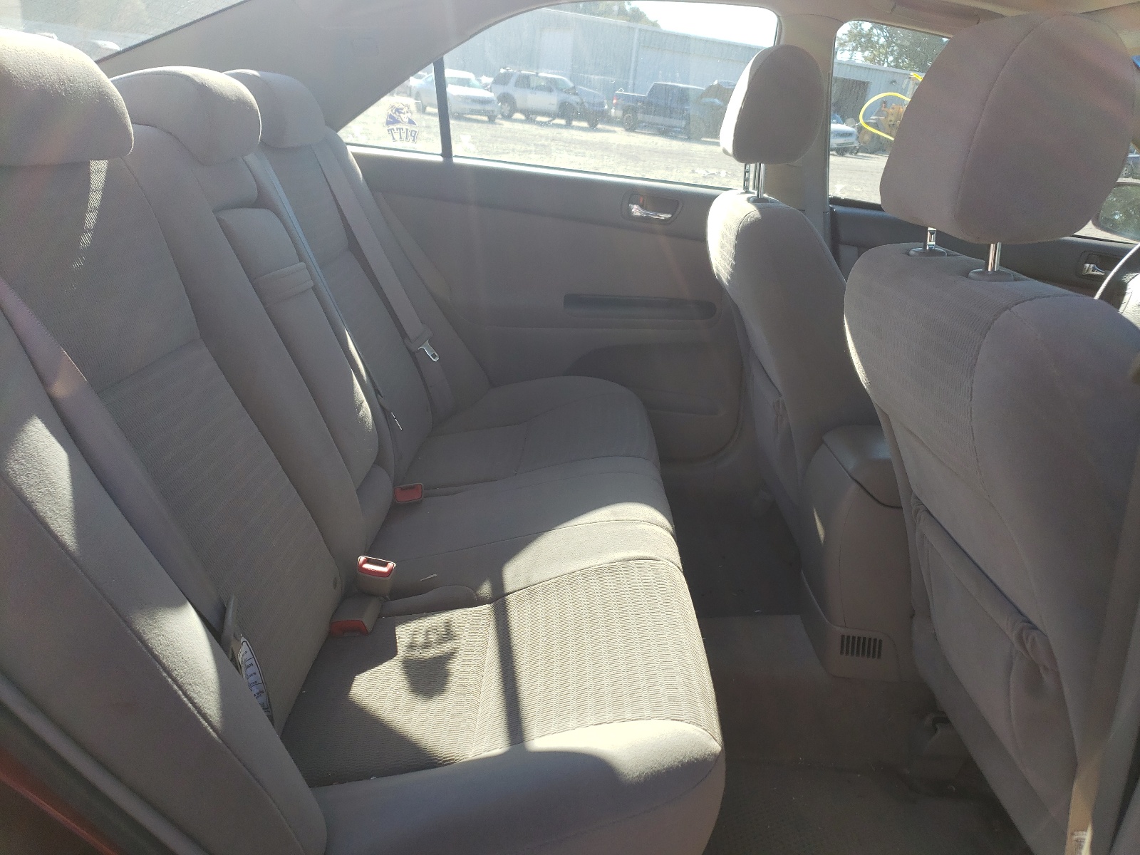 Photo 6 from auction – 2005 TOYOTA CAMRY LE with VIN 4T1BE30K05U387500