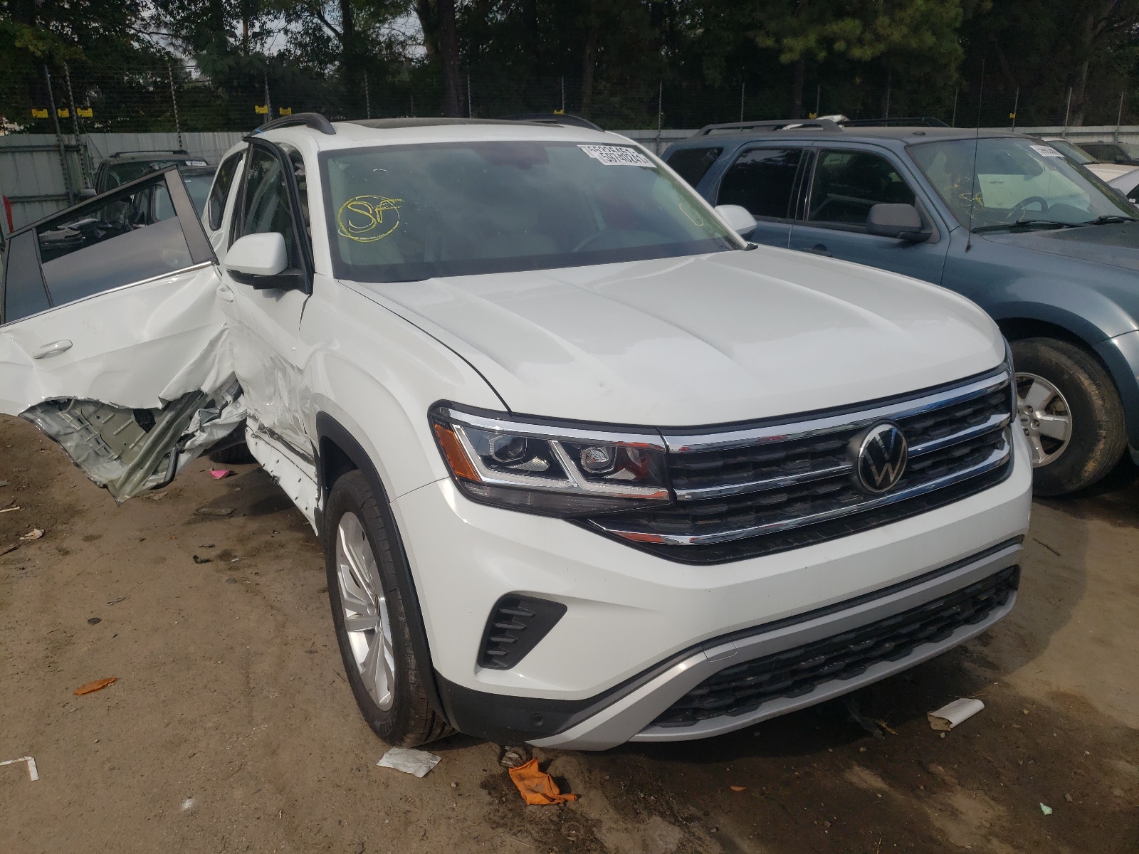 VOLKSWAGEN ATLAS SE 2021 with VIN 1V2JR2CA1MC592425 - Photo from auction