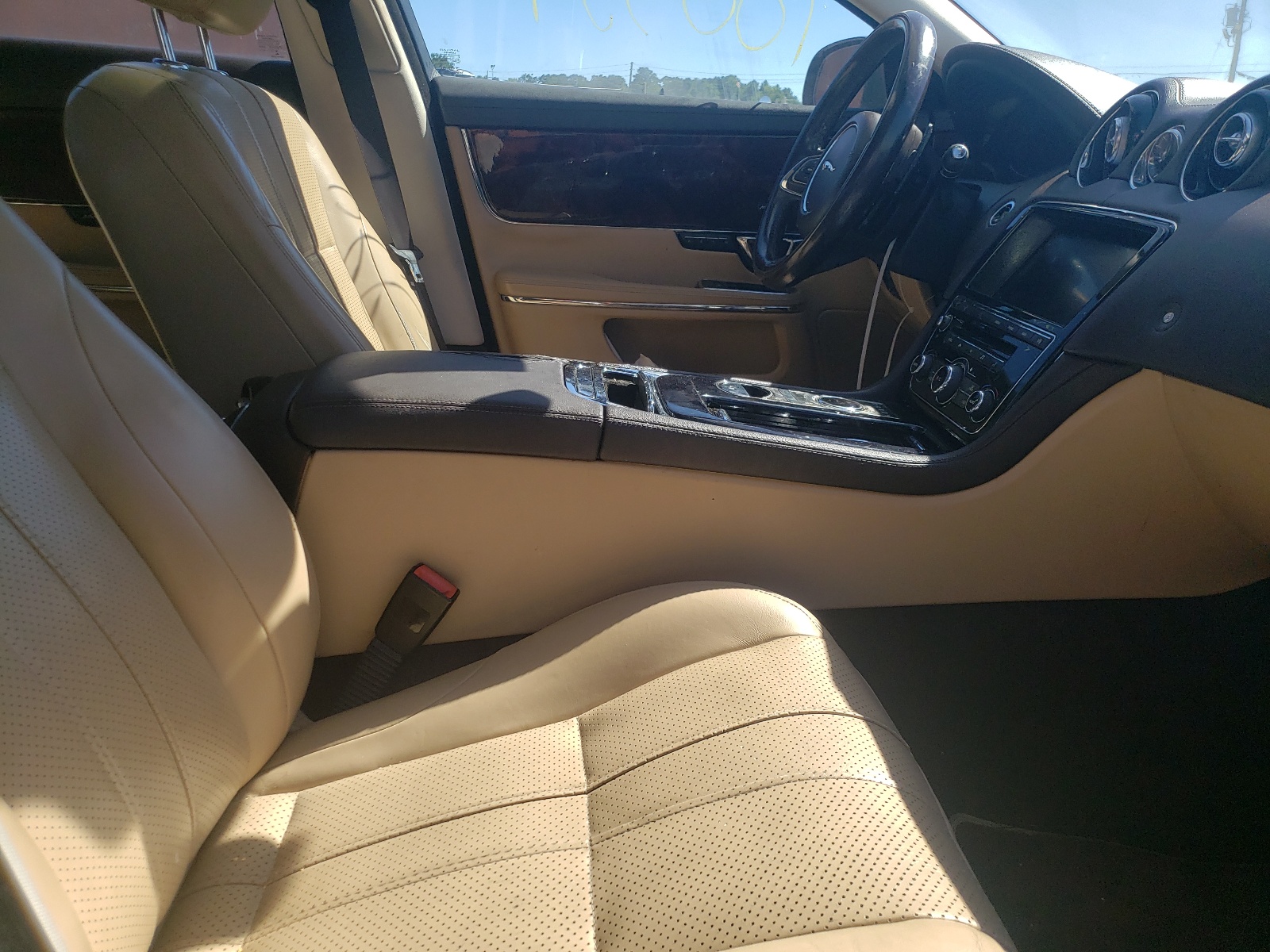 Photo 5 from auction – 2015 JAGUAR XJ with VIN SAJWA1CZ0F8V78134