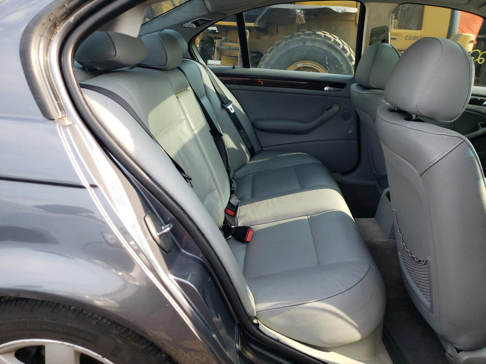 Photo 6 from auction – 2003 BMW 325 I with VIN WBAET37403NJ27715