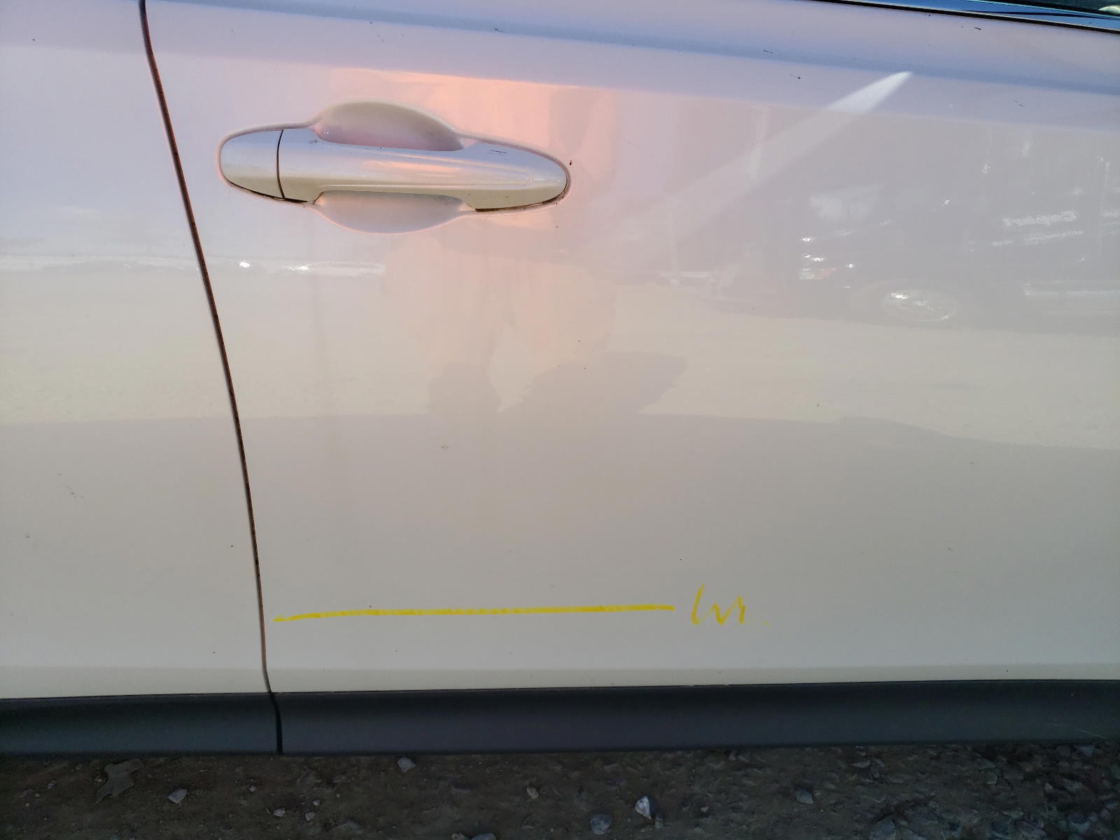 Photo 9 from auction – 2015 TOYOTA RAV4 LIMIT with VIN JTMDFREV9FD162719