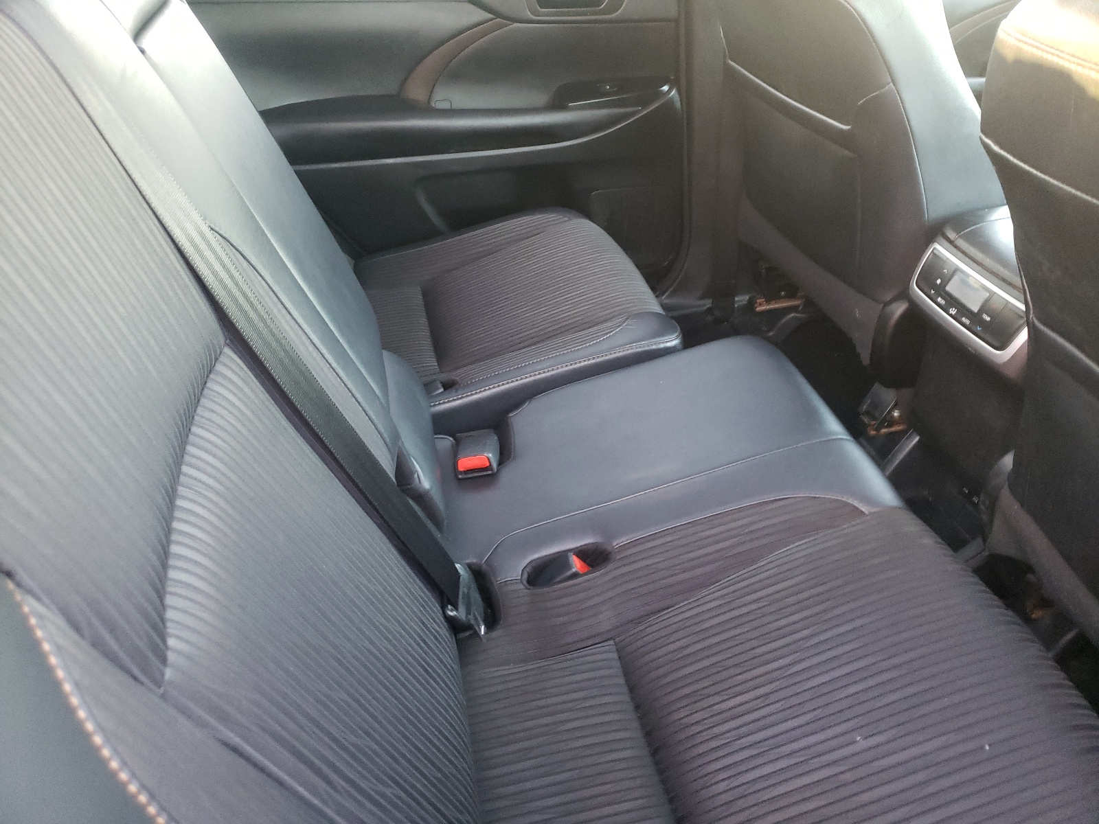 Photo 6 from auction – 2018 TOYOTA HIGHLANDER with VIN 5TDBZRFH3JS882845