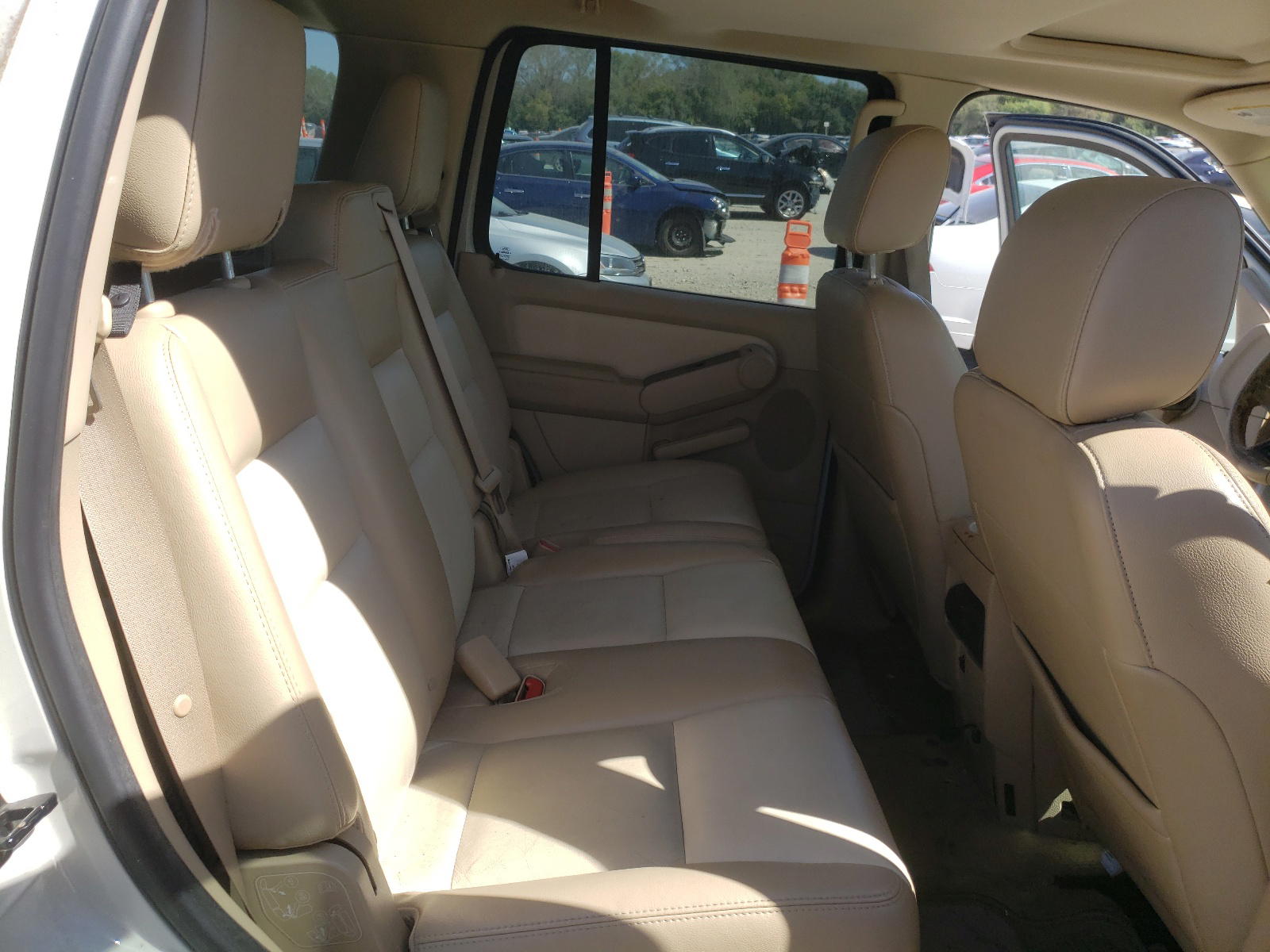 Photo 6 from auction – 2006 FORD EXPLORER L with VIN 1FMEU75876ZA26287