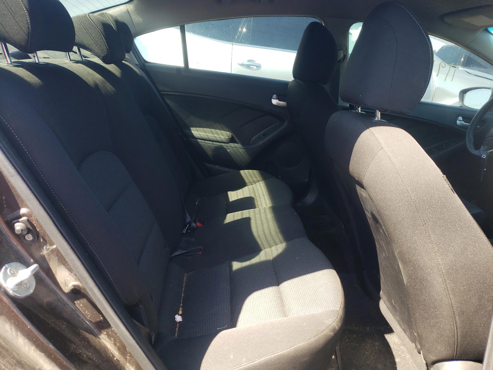 Photo 6 from auction – 2017 KIA FORTE LX with VIN 3KPFK4A79HE068940