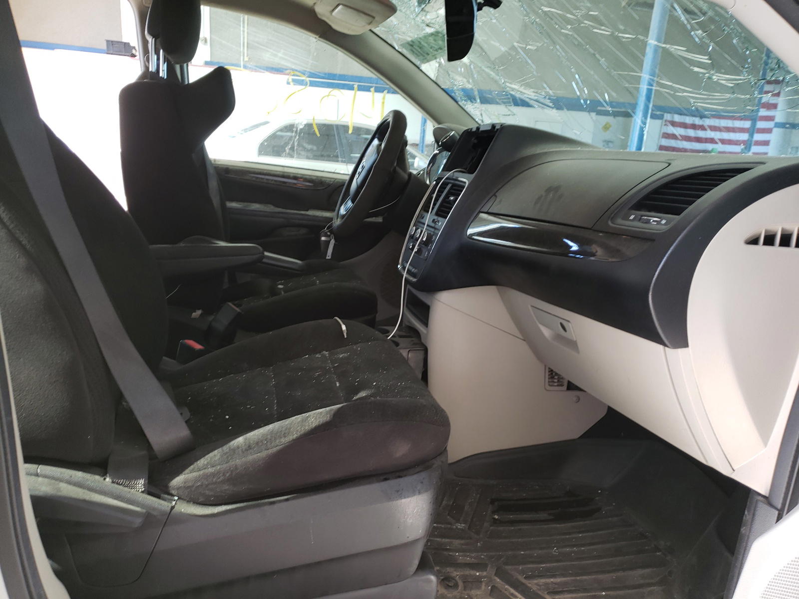 Photo 5 from auction – 2012 DODGE GRAND CARA with VIN 2C4RDGBG2CR131276