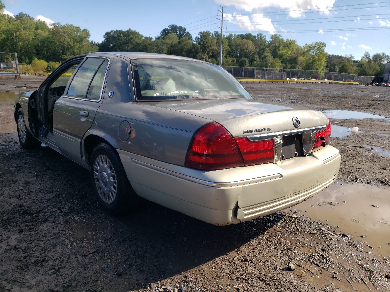 Photo 3 from auction – 2004 MERCURY GRAND MARQ with VIN 2MEFM74W14X654016