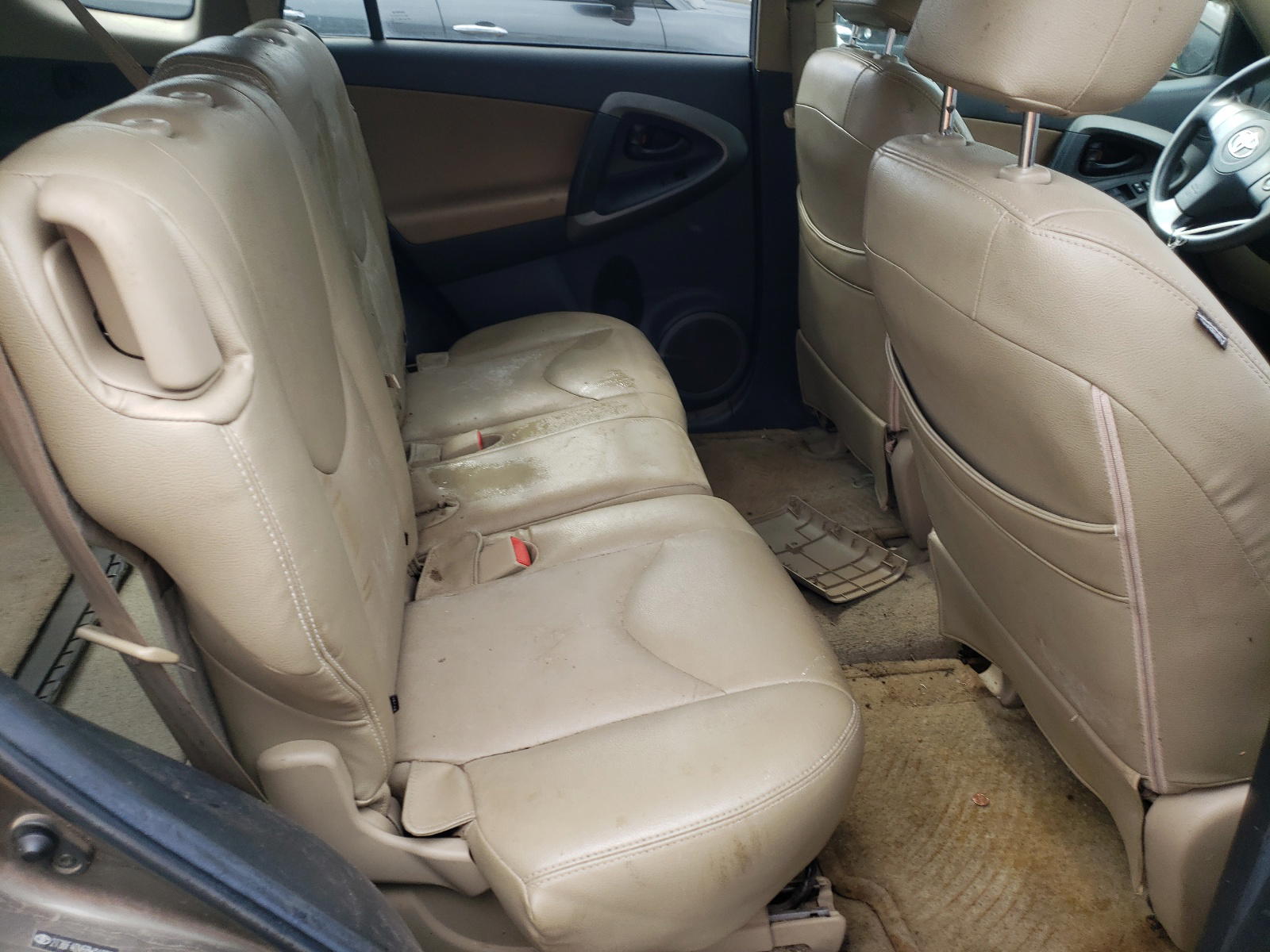Photo 6 from auction – 2011 TOYOTA RAV4 with VIN 2T3BF4DV6BW149029