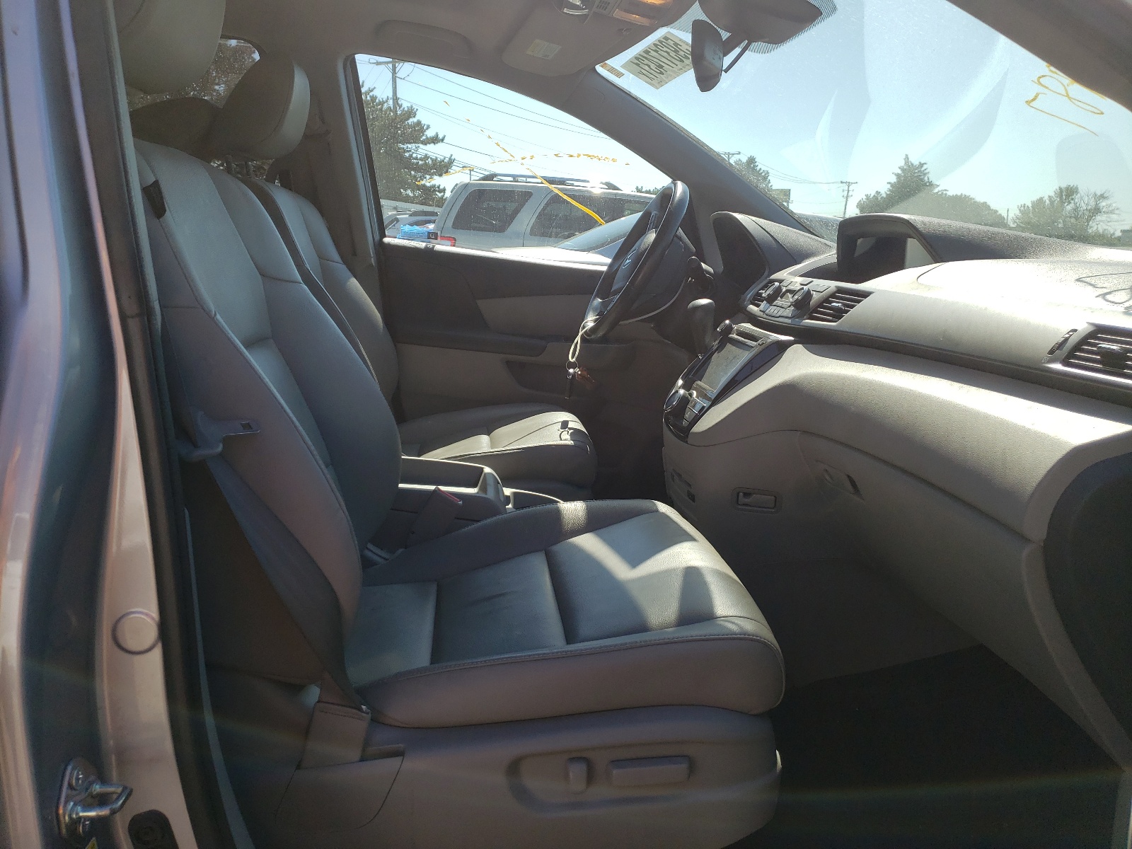 Photo 5 from auction – 2016 HONDA ODYSSEY EX with VIN 5FNRL5H60GB136175