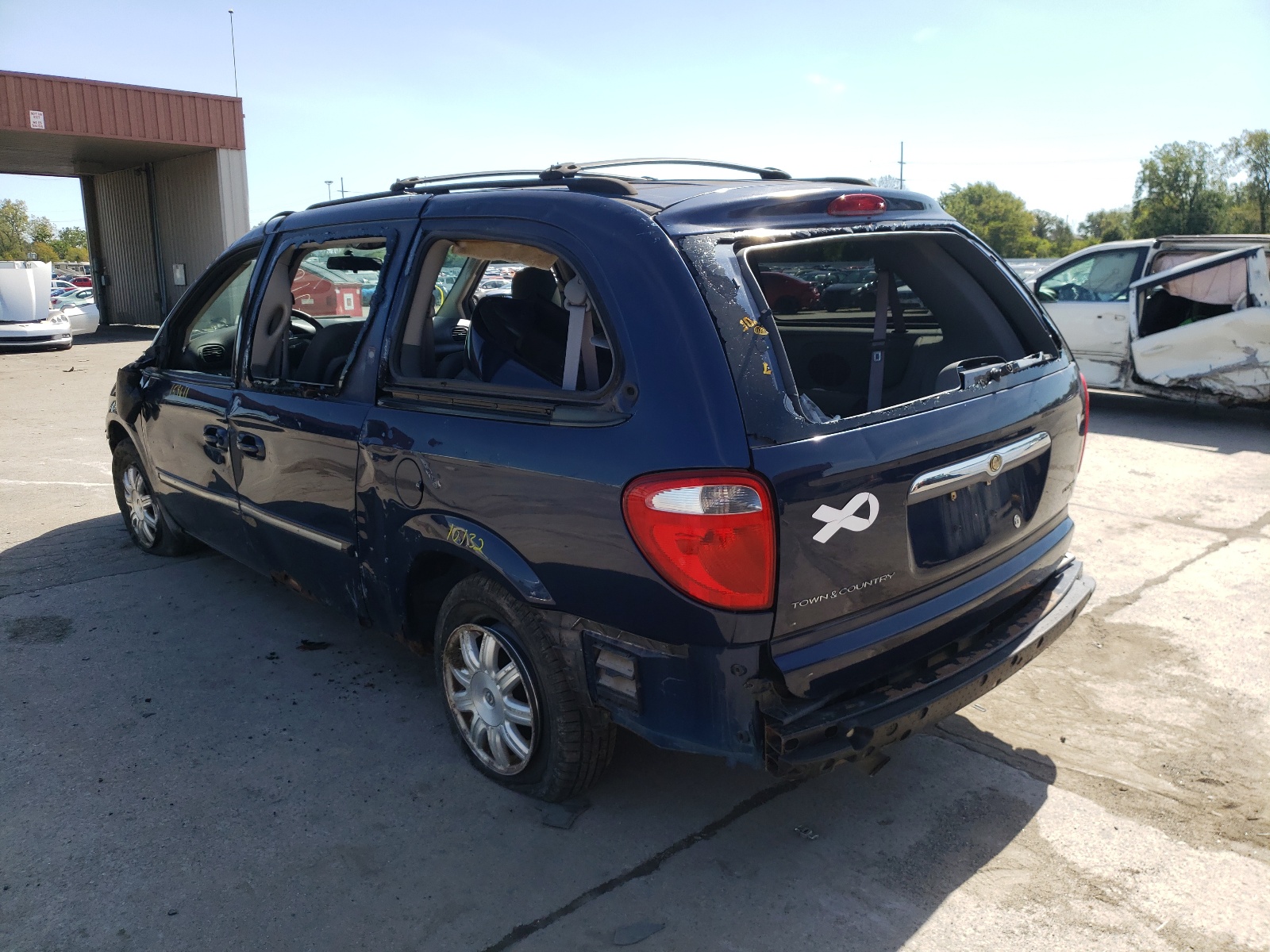 Photo 3 from auction – 2006 CHRYSLER TOWN & COU with VIN 2A4GP54L46R866322