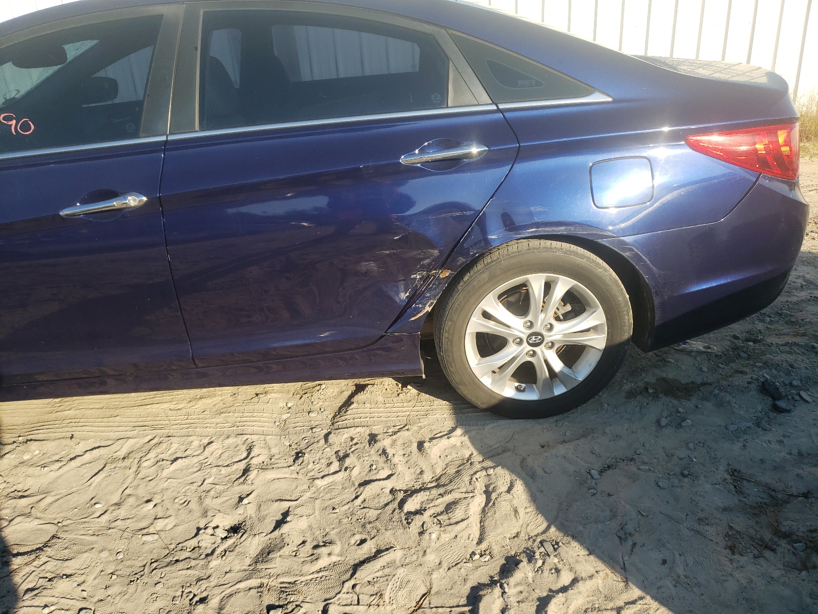 Photo 9 from auction – 2011 HYUNDAI SONATA SE with VIN 5NPEC4AC1BH027906