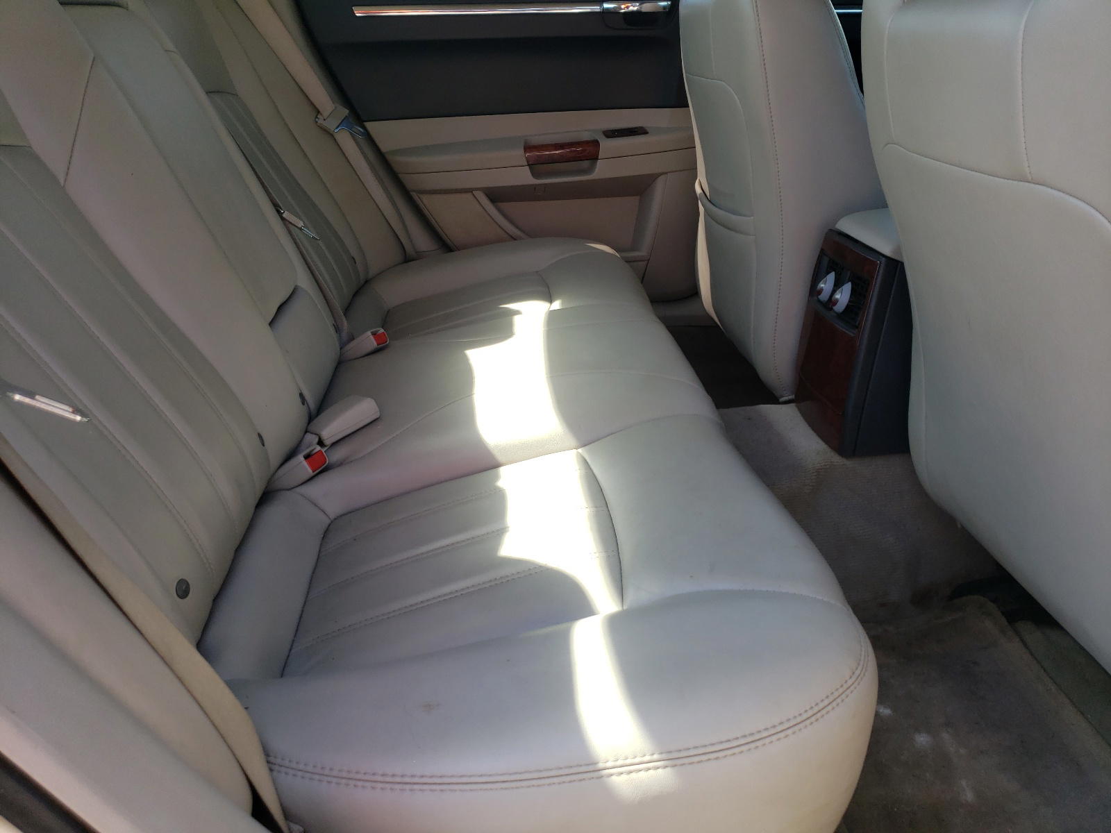 Photo 6 from auction – 2006 CHRYSLER 300C with VIN 2C3LK63H46H338523