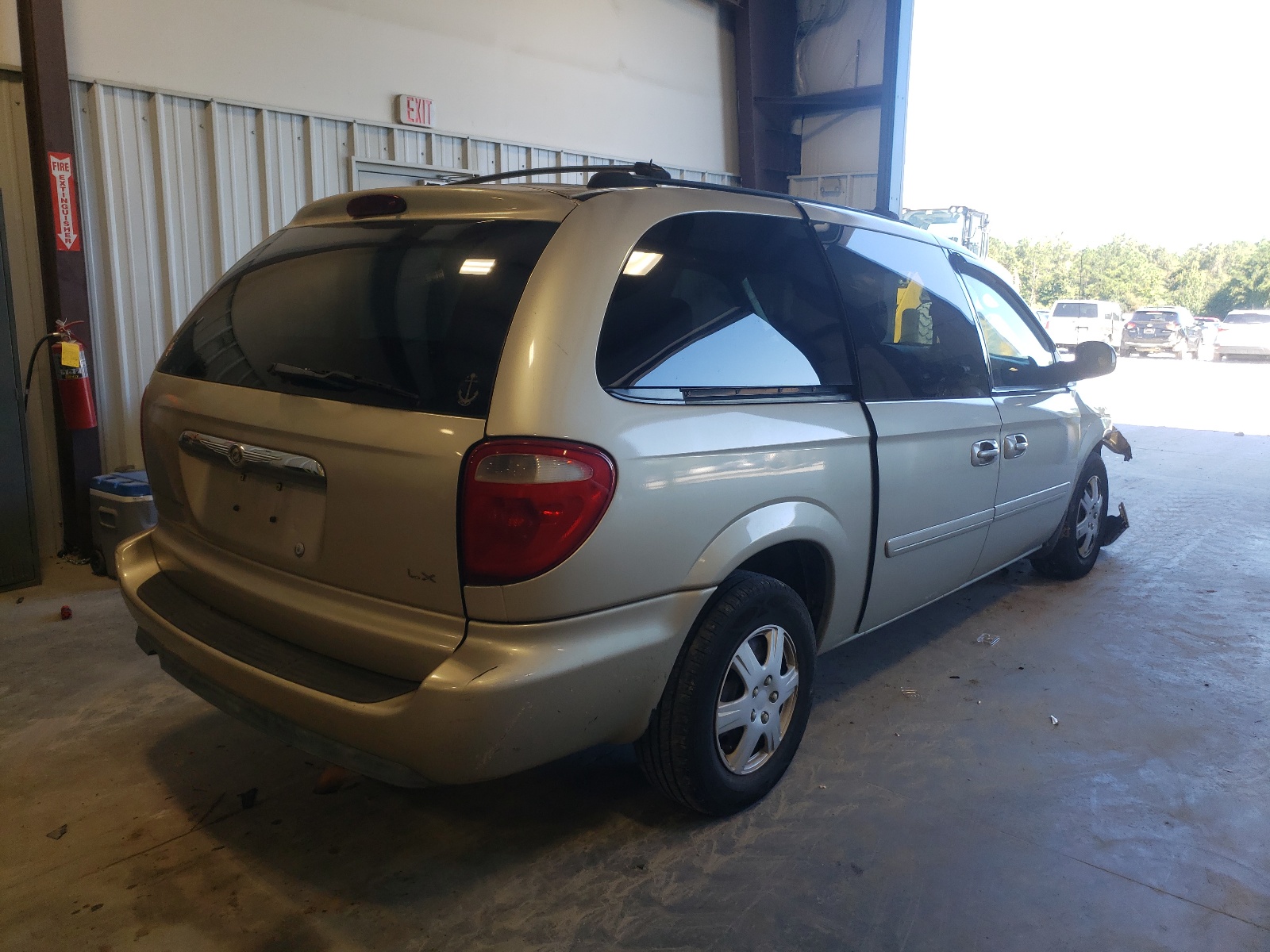 Photo 4 from auction – 2005 CHRYSLER TOWN & COU with VIN 2C4GP44R25R197292