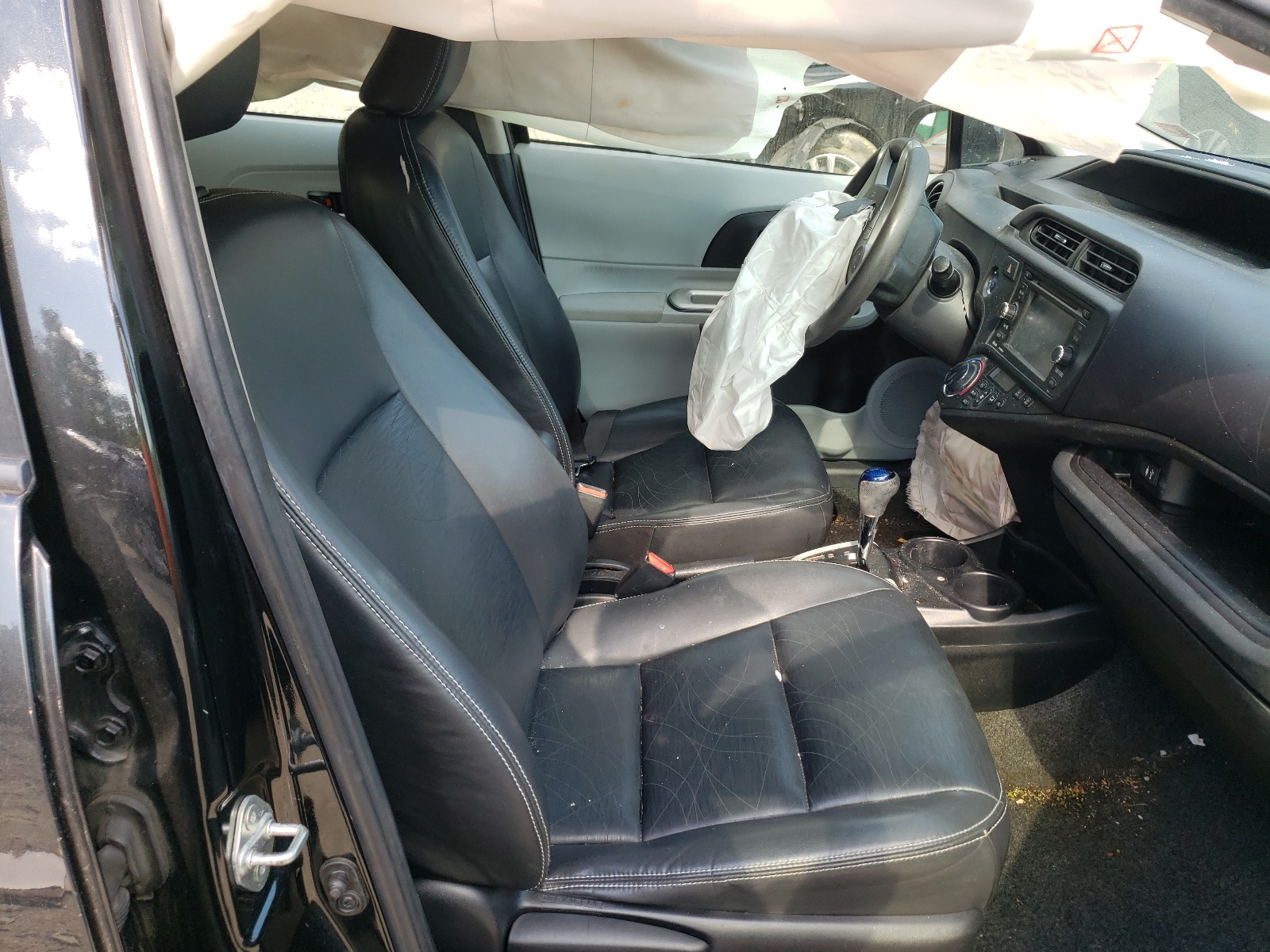 Photo 5 from auction – 2012 TOYOTA PRIUS C with VIN JTDKDTB36C1501608
