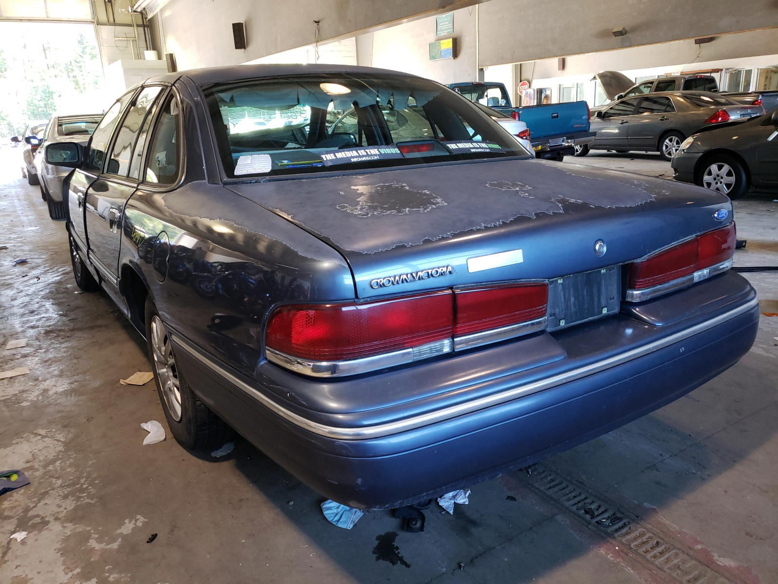 Photo 3 from auction – 1997 FORD CROWN VICT with VIN 2FALP73W8VX146226