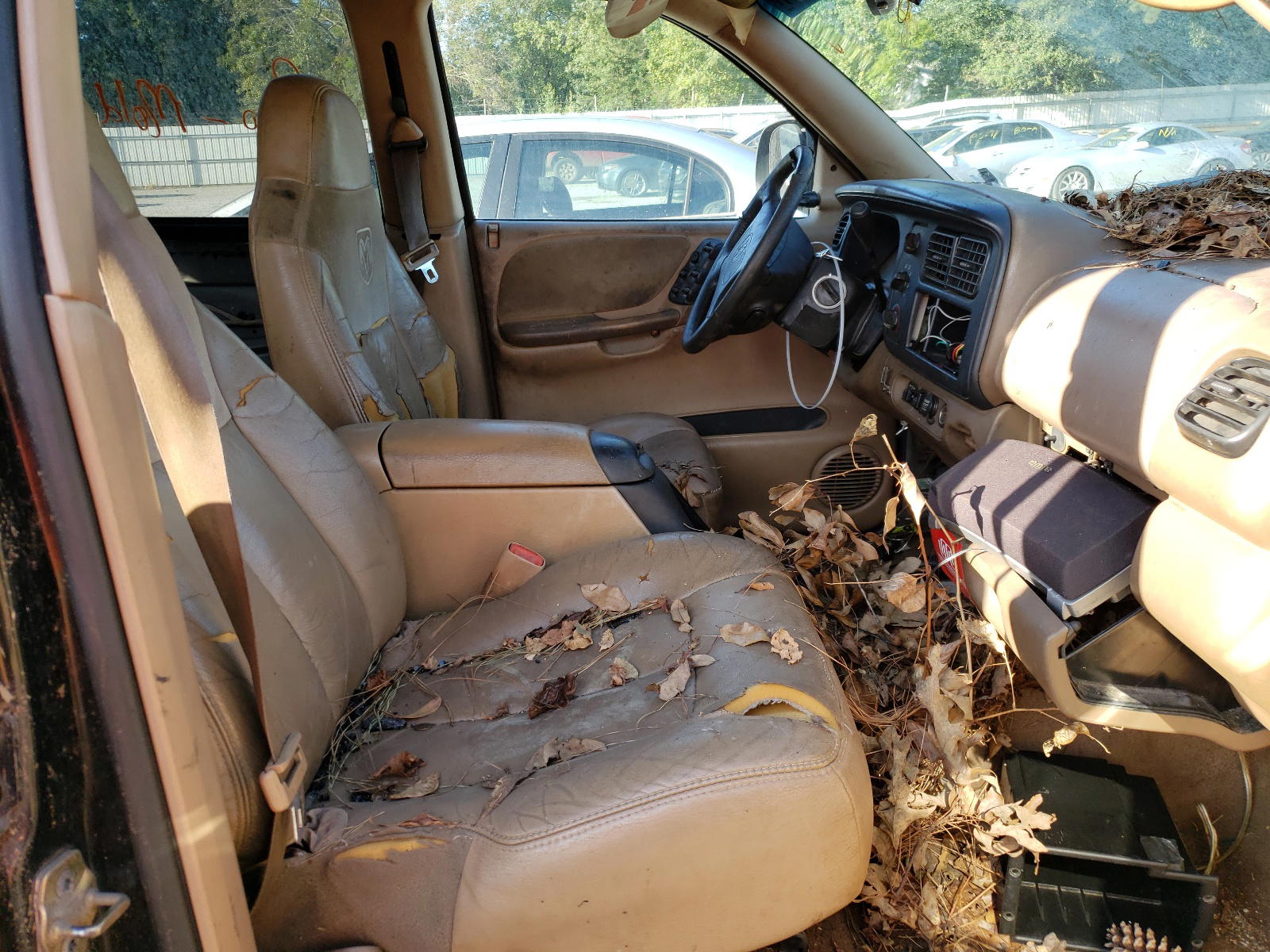 Photo 5 from auction – 1999 DODGE DURANGO with VIN 1B4HS28YXXF635508