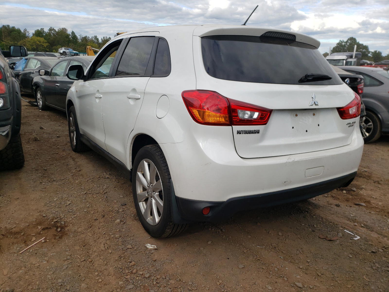 Photo 3 from auction – 2015 MITSUBISHI OUTLANDER with VIN 4A4AP3AW7FE033697