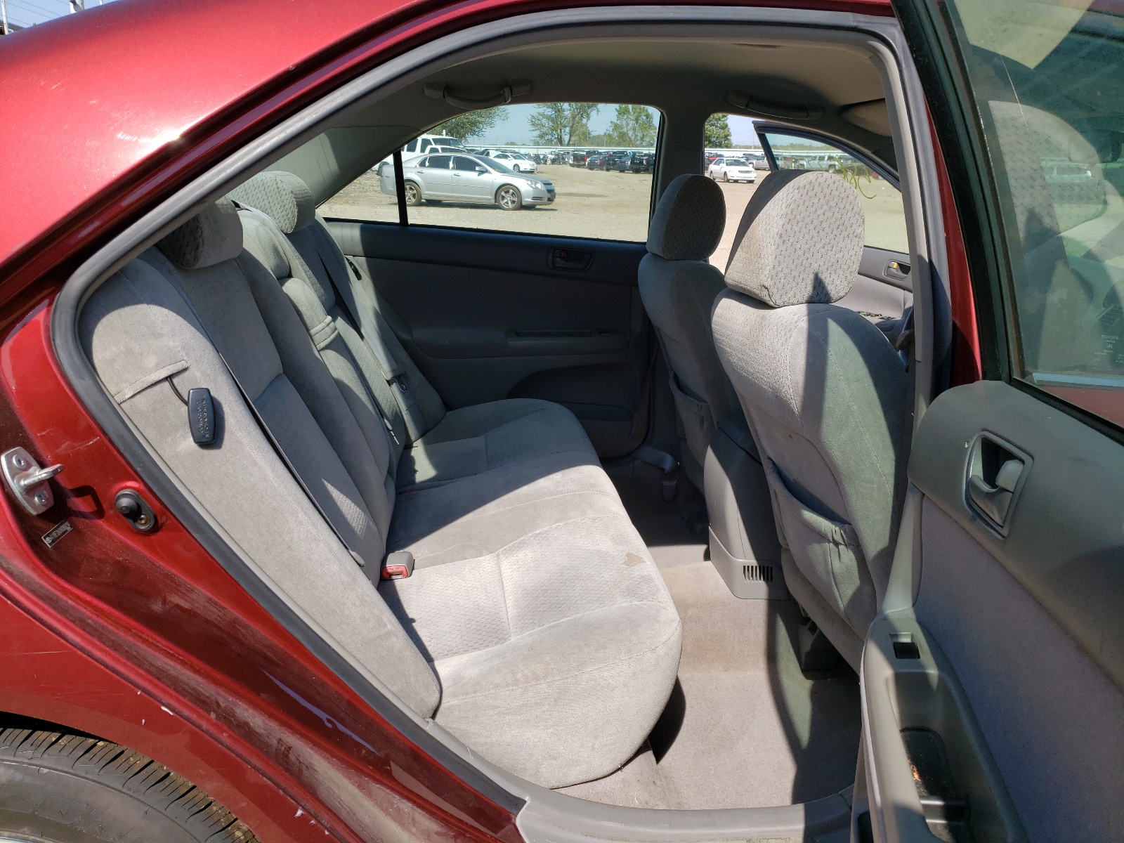 Photo 6 from auction – 2004 TOYOTA CAMRY LE with VIN 4T1BE32K04U369218