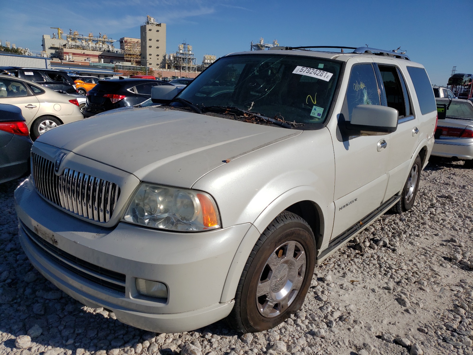 Photo 2 from auction – 2005 LINCOLN NAVIGATOR with VIN 5LMFU27585LJ08392