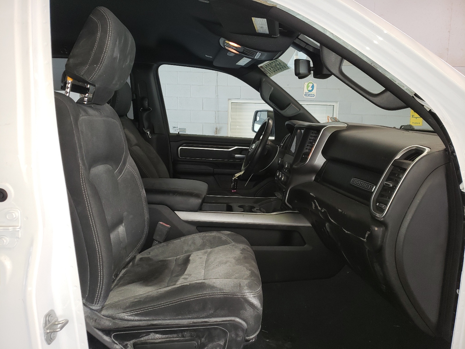 Photo 5 from auction – 2019 RAM 1500 BIG H with VIN 1C6RRFFG1KN695459