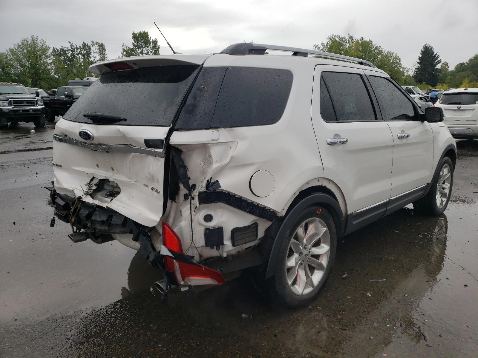 Photo 4 from auction – 2015 FORD EXPLORER L with VIN 1FM5K8F86FGA34712