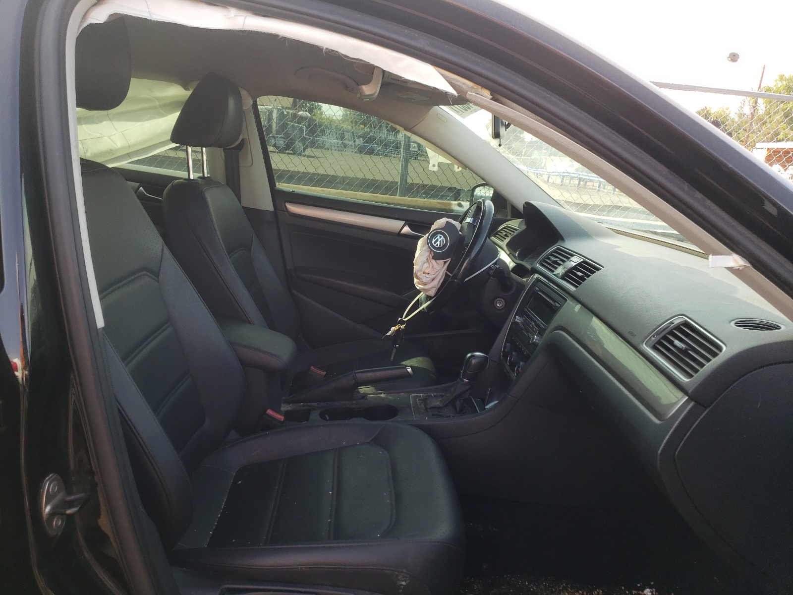 Photo 5 from auction – 2014 VOLKSWAGEN PASSAT S with VIN 1VWAT7A37EC058798