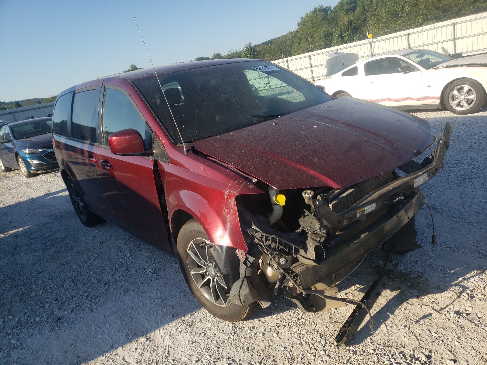 DODGE GRAND CARA 2018 with VIN 2C4RDGBG8JR223425 - Photo from auction