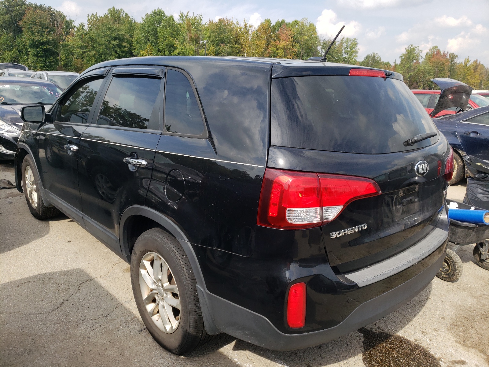 Photo 3 from auction – 2015 KIA SORENTO LX with VIN 5XYKT3A64FG582367