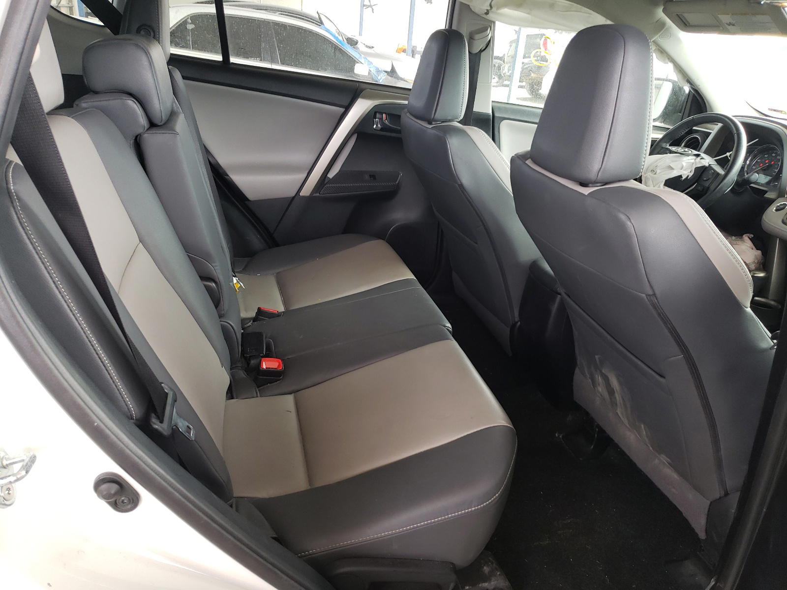 Photo 6 from auction – 2015 TOYOTA RAV4 LIMIT with VIN 2T3DFREV1FW258945
