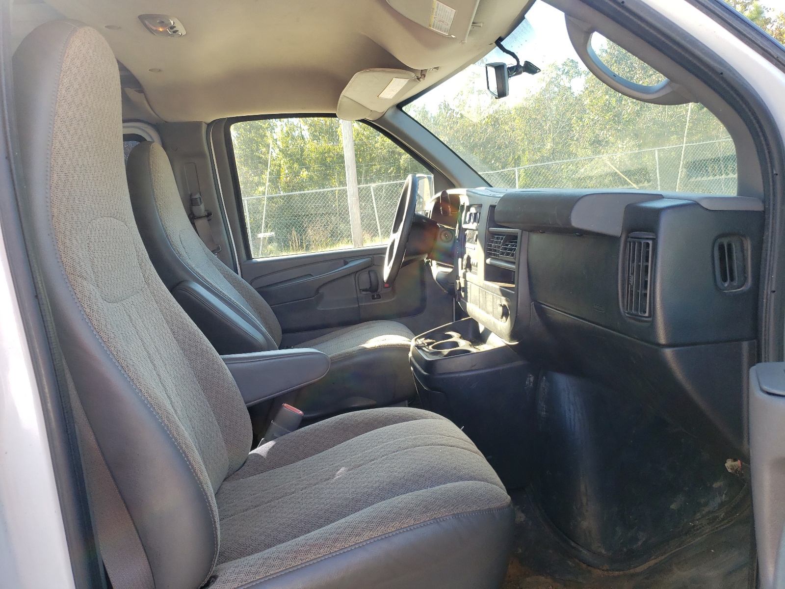 Photo 5 from auction – 2014 CHEVROLET EXPRESS G2 with VIN 1GCWGFCG8E1140901