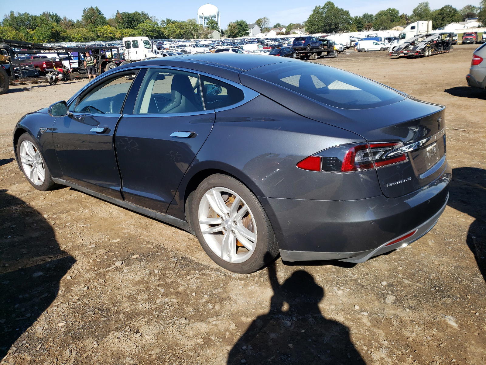 Photo 3 from auction – 2015 TESLA MODEL S 85 with VIN 5YJSA1H28FFP71317