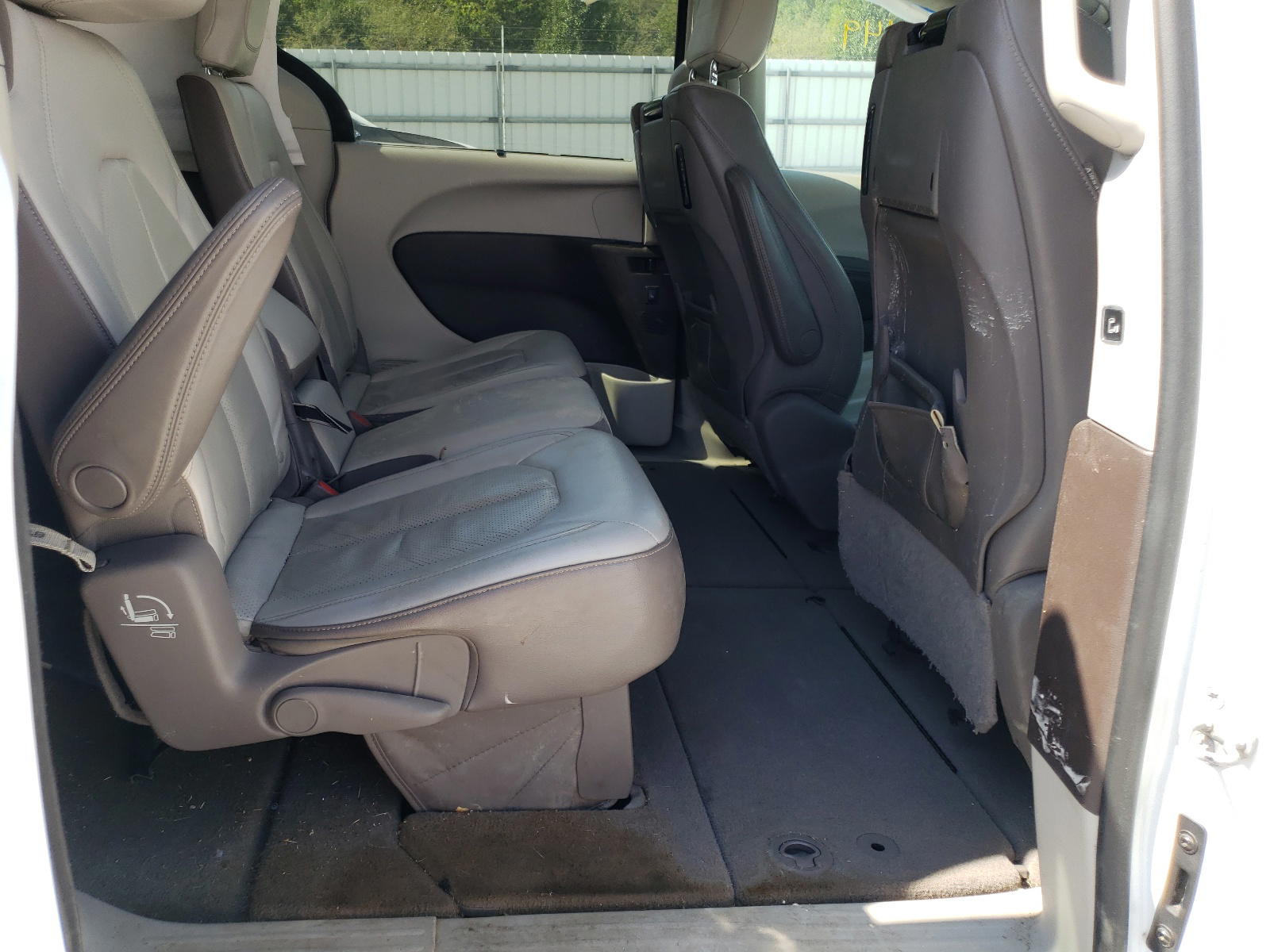 Photo 6 from auction – 2017 CHRYSLER PACIFICA T with VIN 2C4RC1EGXHR518466