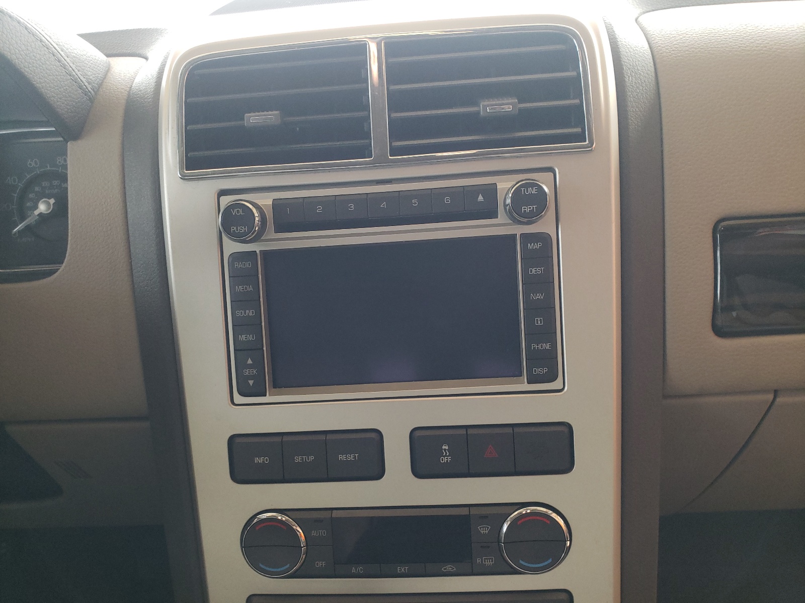 Photo 9 from auction – 2010 LINCOLN MKX with VIN 2LMDJ6JC0ABJ15272