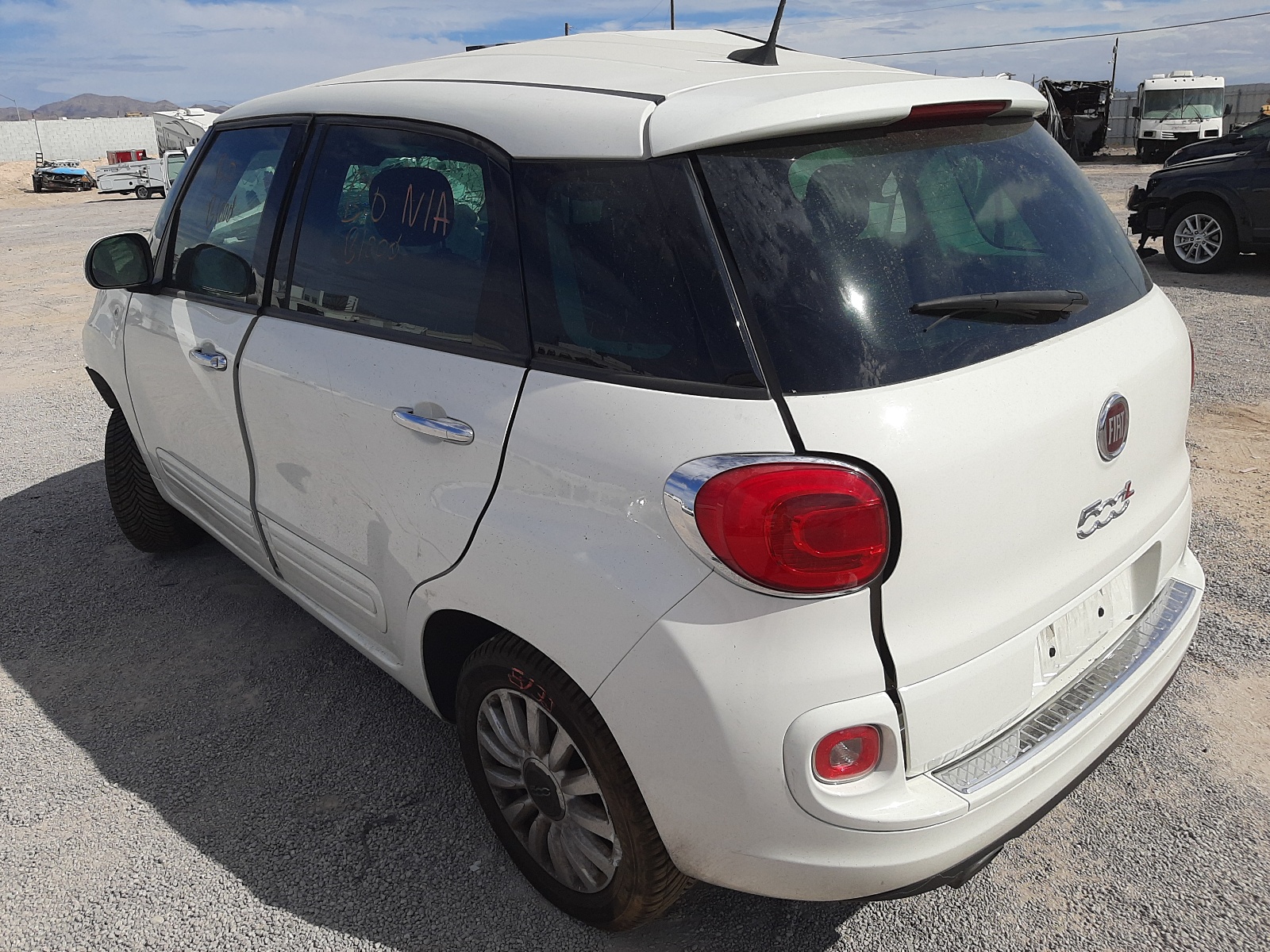 Photo 3 from auction – 2017 FIAT 500L POP with VIN ZFBCFAAH1HZ038546