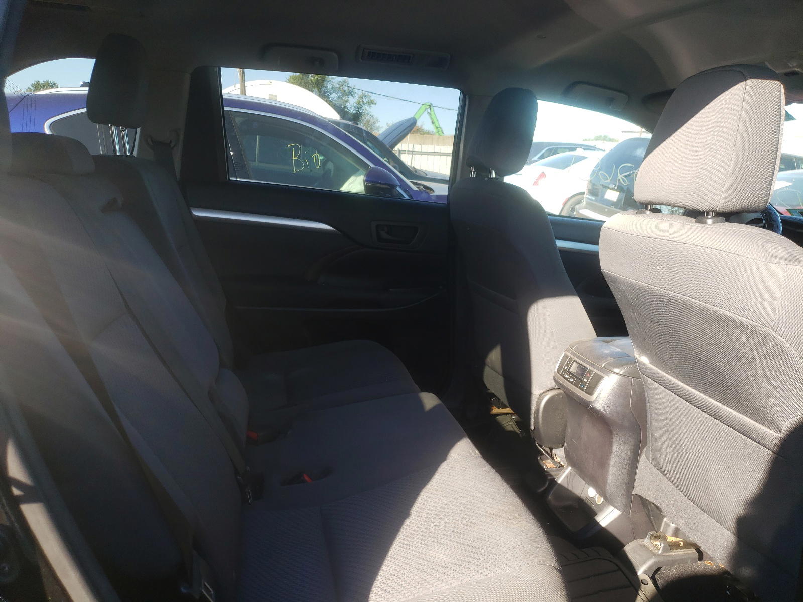 Photo 6 from auction – 2015 TOYOTA HIGHLANDER with VIN 5TDBKRFH6FS138040