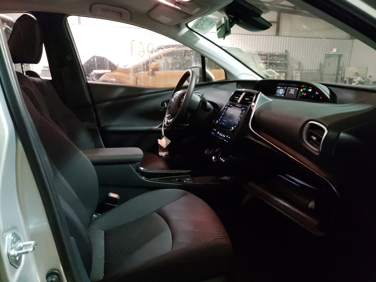 Photo 5 from auction – 2021 TOYOTA PRIUS PRIM with VIN JTDKAMFP5M3195082