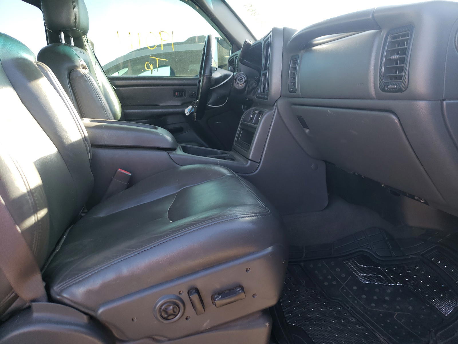 Photo 5 from auction – 2005 CHEVROLET SILVERADO with VIN 1GCHK23255F915839