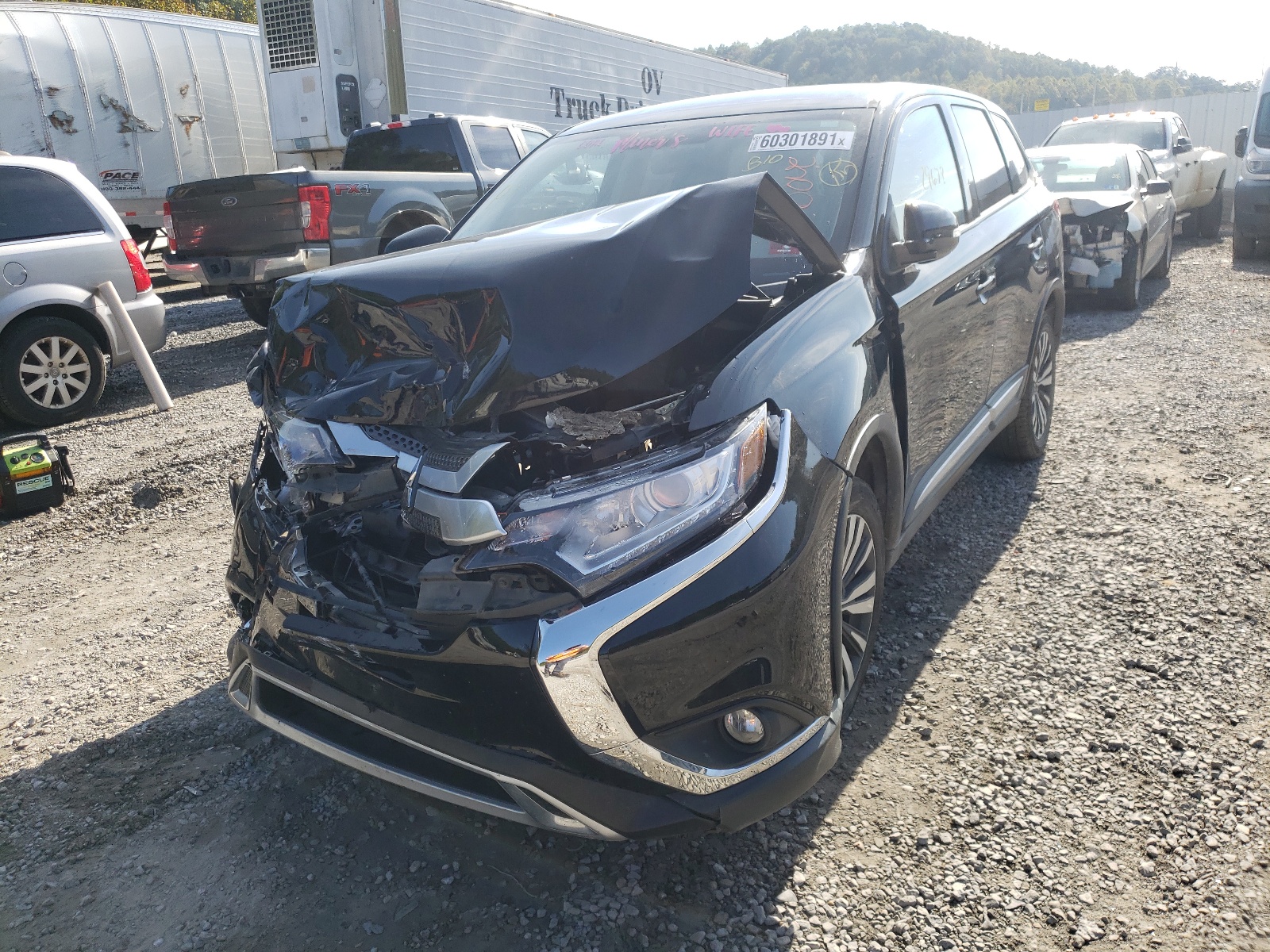 Photo 2 from auction – 2019 MITSUBISHI OUTLANDER with VIN JA4AZ3A31KZ003843