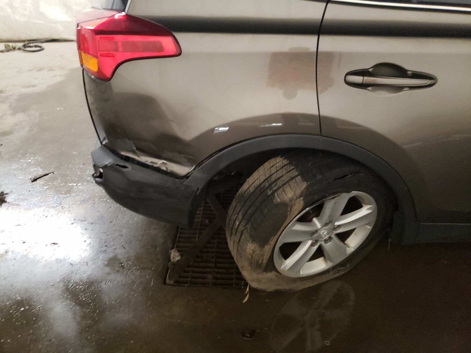 Photo 9 from auction – 2014 TOYOTA RAV4 XLE with VIN 2T3RFREV9EW191239