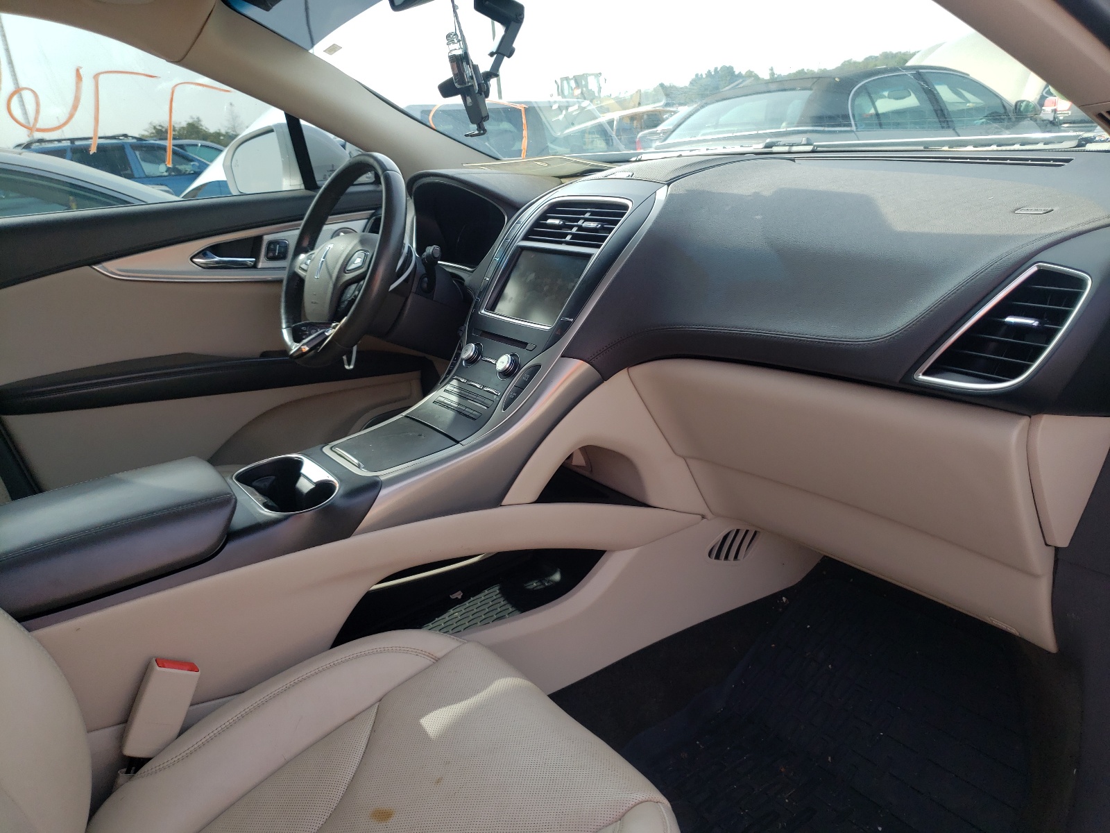 Photo 5 from auction – 2016 LINCOLN MKX RESERV with VIN 2LMTJ8LRXGBL27811