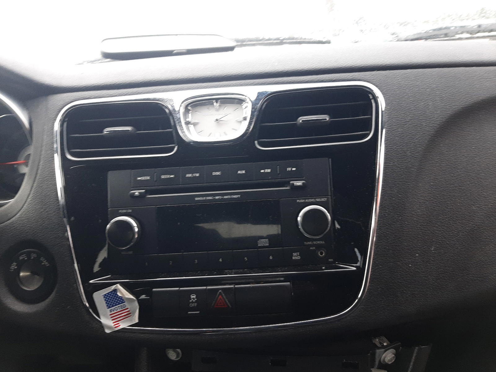 Photo 9 from auction – 2014 CHRYSLER 200 LX with VIN 1C3CCBAB3EN213443