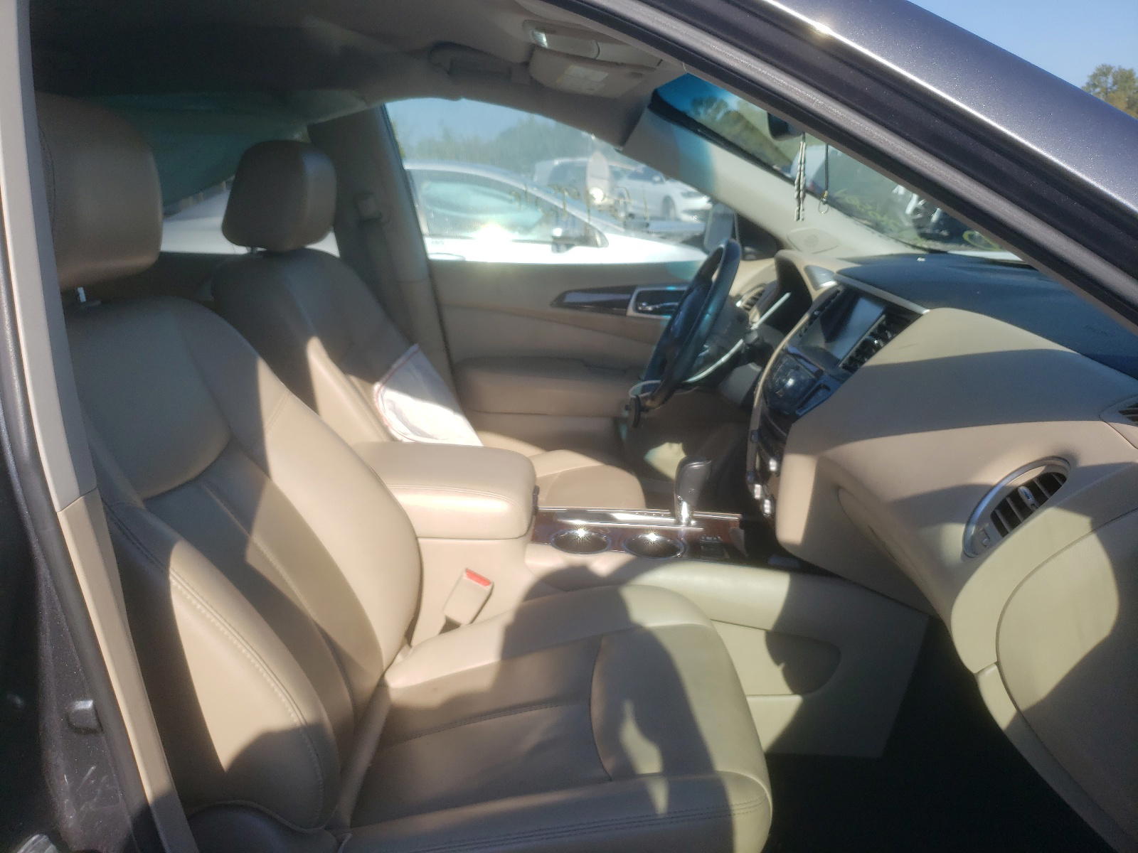 Photo 5 from auction – 2016 NISSAN PATHFINDER with VIN 5N1AR2MN4GC627249