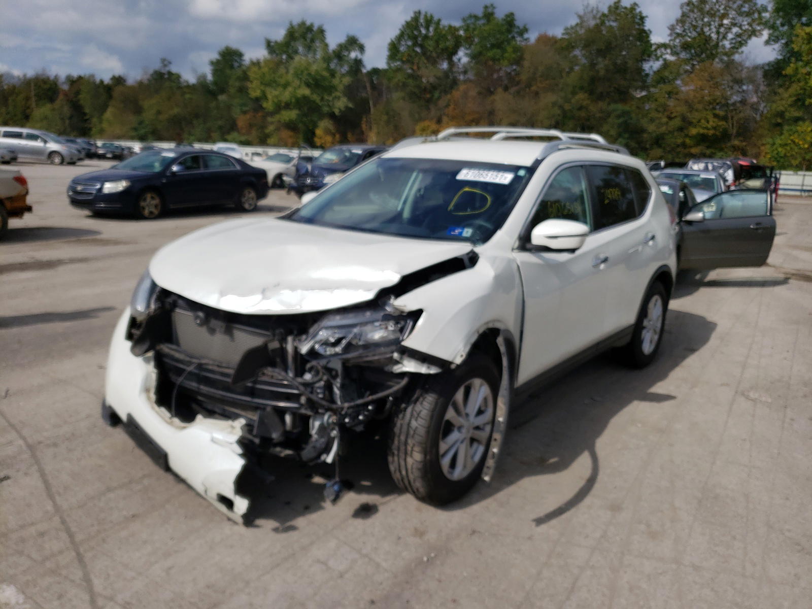 Photo 2 from auction – 2016 NISSAN ROGUE S with VIN KNMAT2MV7GP682129