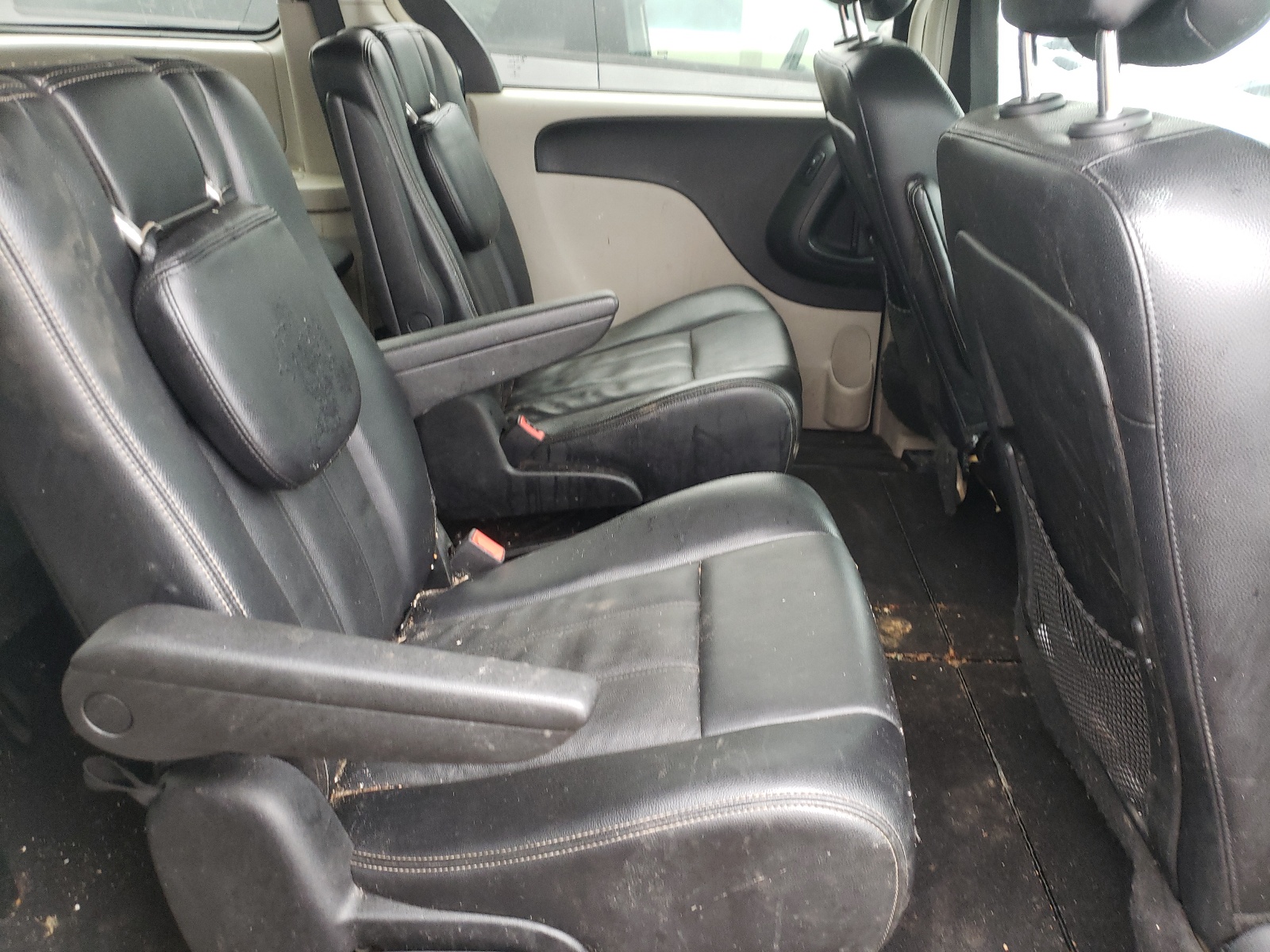 Photo 6 from auction – 2013 CHRYSLER TOWN & COU with VIN 2C4RC1BG1DR708543